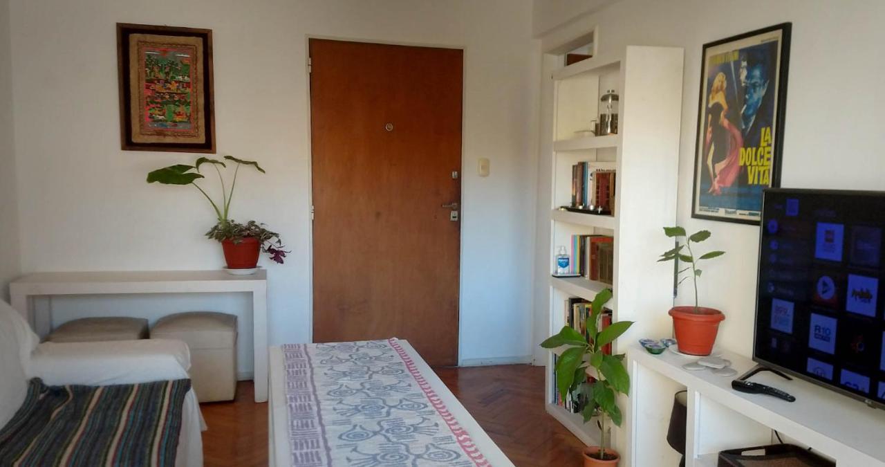 Depto 2 Ambientes Muy Luminoso Con Wifi Y Vista A La Plaza Appartement Buenos Aires Buitenkant foto