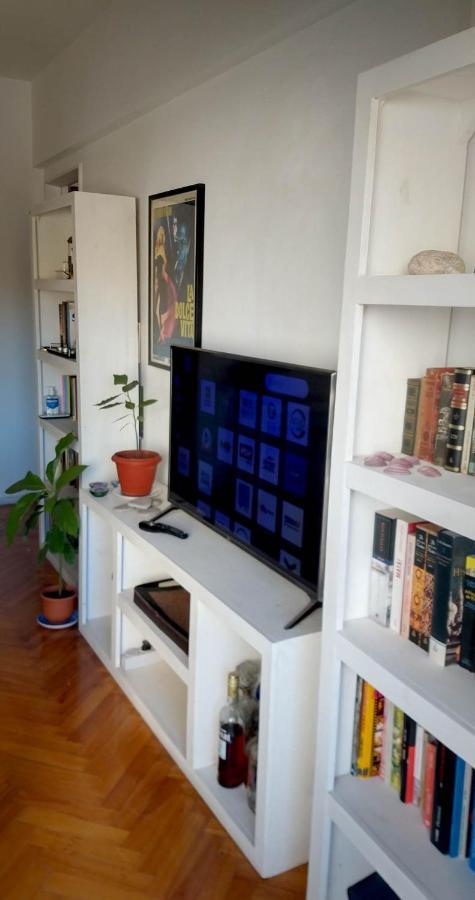 Depto 2 Ambientes Muy Luminoso Con Wifi Y Vista A La Plaza Appartement Buenos Aires Buitenkant foto