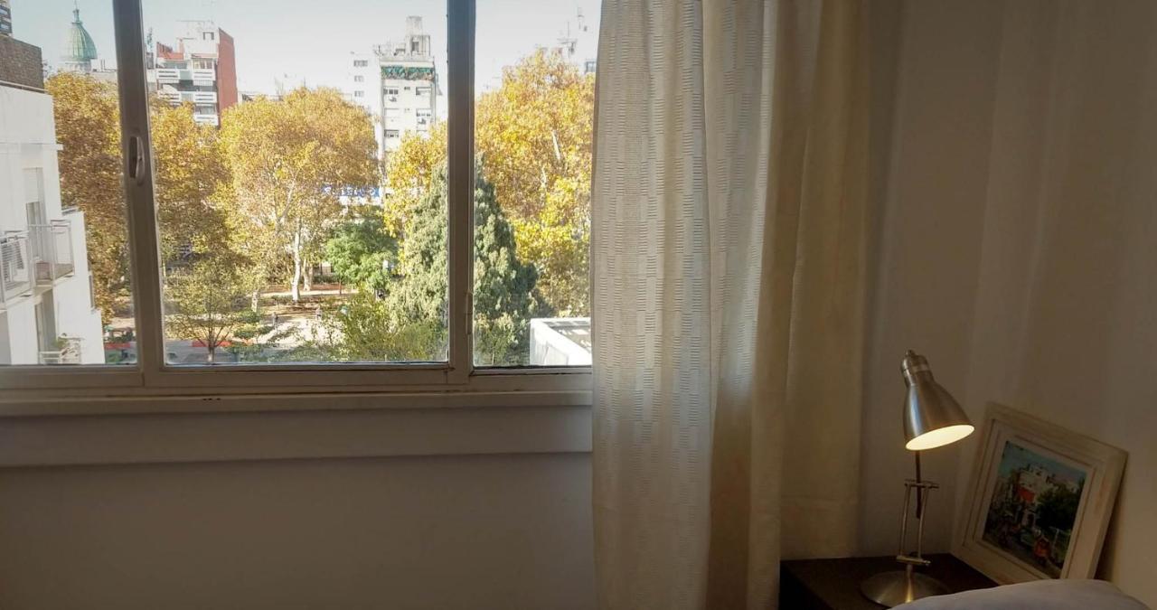 Depto 2 Ambientes Muy Luminoso Con Wifi Y Vista A La Plaza Appartement Buenos Aires Buitenkant foto