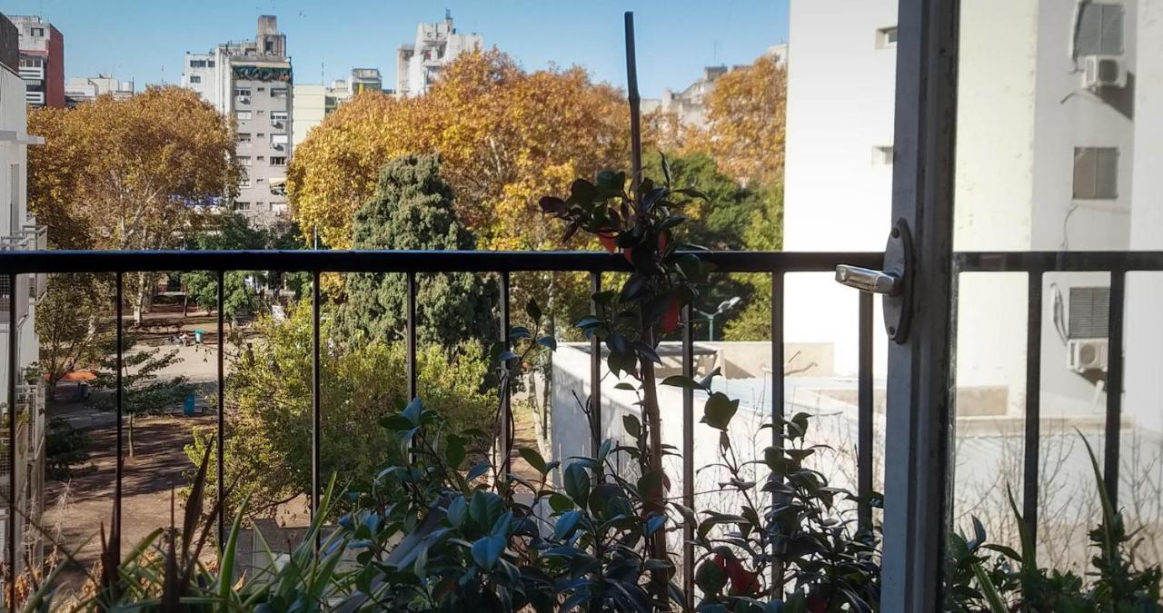 Depto 2 Ambientes Muy Luminoso Con Wifi Y Vista A La Plaza Appartement Buenos Aires Buitenkant foto