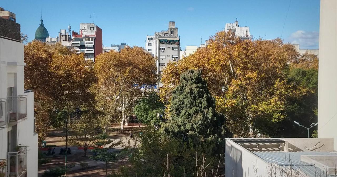 Depto 2 Ambientes Muy Luminoso Con Wifi Y Vista A La Plaza Appartement Buenos Aires Buitenkant foto