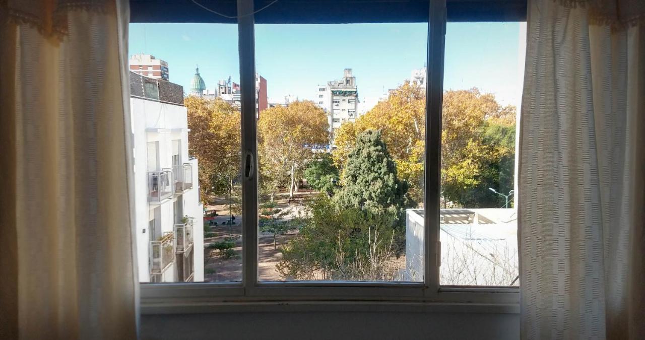 Depto 2 Ambientes Muy Luminoso Con Wifi Y Vista A La Plaza Appartement Buenos Aires Buitenkant foto