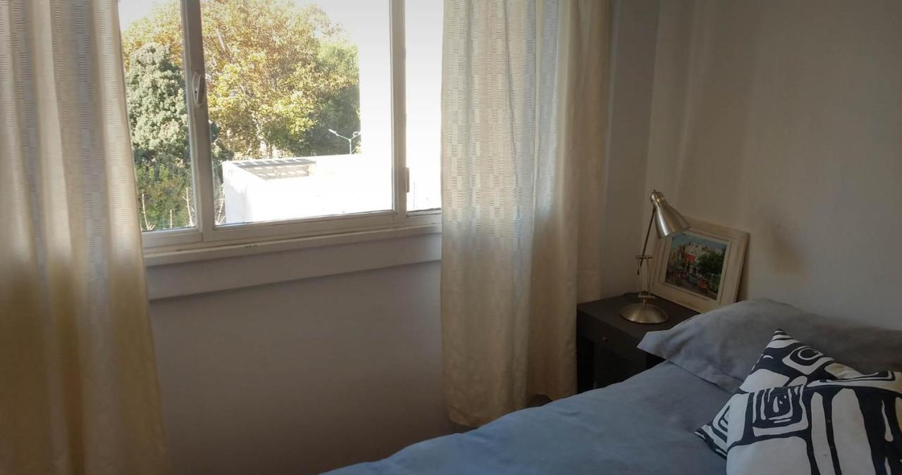 Depto 2 Ambientes Muy Luminoso Con Wifi Y Vista A La Plaza Appartement Buenos Aires Buitenkant foto